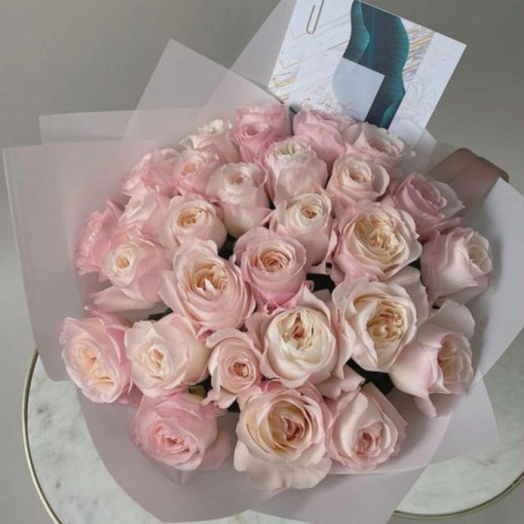 25 розовых пионовидных роз в упаковке