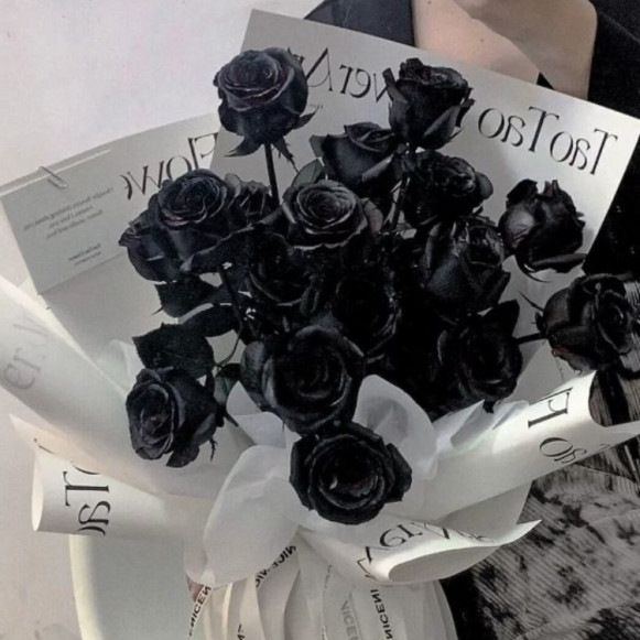 Букет 15 черных роз с упаковкой
