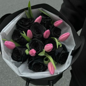 Букет черные розы и розовые тюльпаны