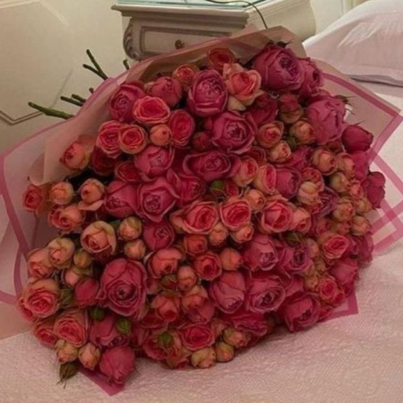 101 пионовидная кустовая роза розовая и оранжевая в Москве