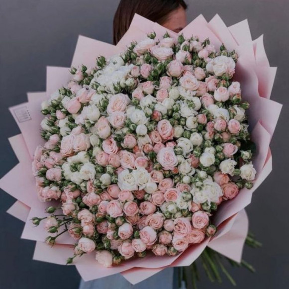 101 кустовая пионовидная белая и розовая роза в Москве