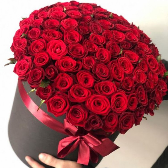 101 красная роза в черной коробке в Москве