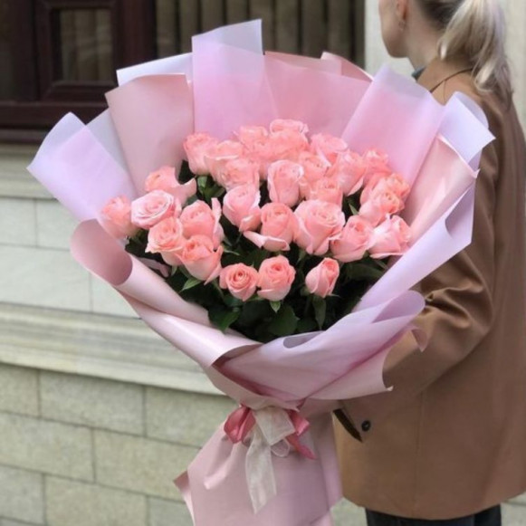 25 розовых роз в упаковке в Москве