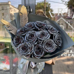 11 черных роз с оформлением