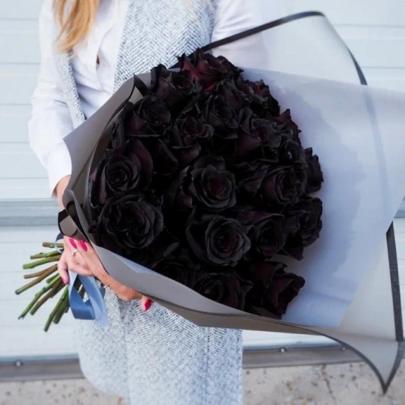 19 черных роз с упаковкой Москва