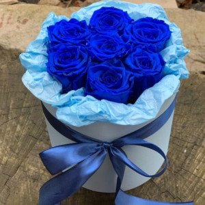 7 синих роз в коробке