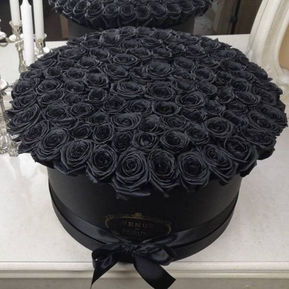 Черная коробка 101 черная роза с лентами в Москве