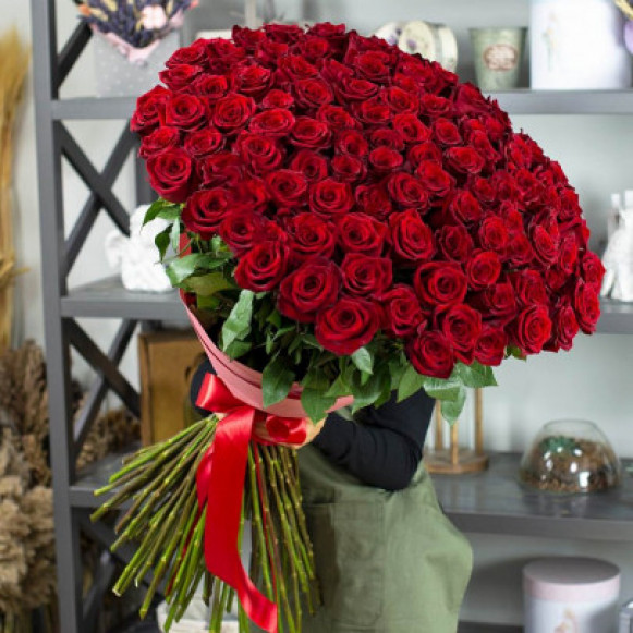 Букет 101 красная роза 90 см с упаковкой
