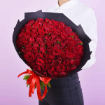 Букет 101 красная роза Кения с упаковкой в Москве