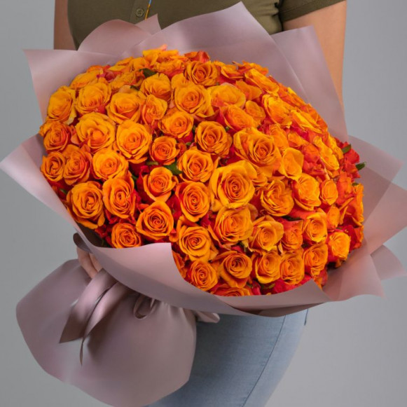 Букет 101 яркая оранжевая роза с упаковкой в Москве