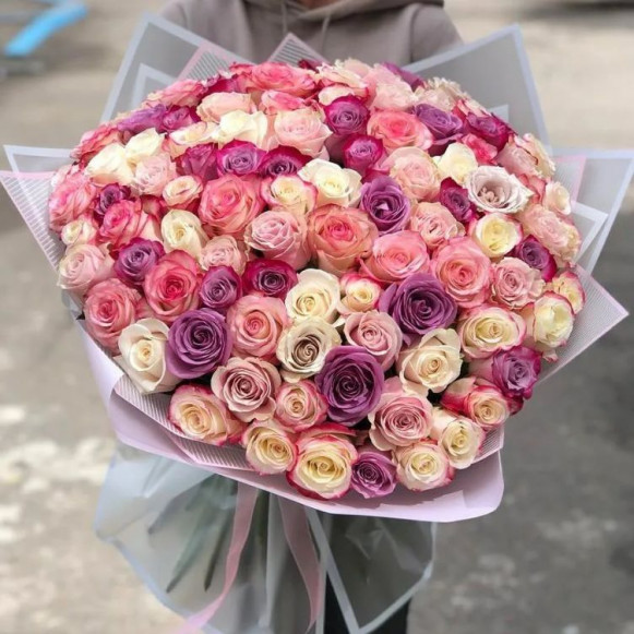 Букет 101 нежная роза с упаковкой в Москве