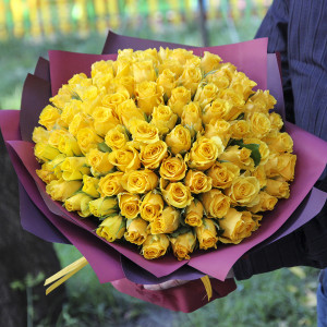 Букет 101 желтая роза Кения с упаковкой