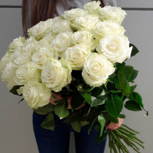 Букет из 19 эквадорских белых роз