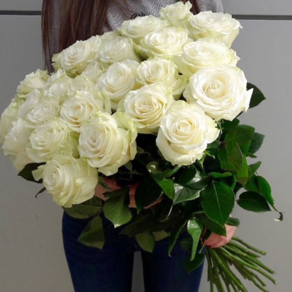 Букет из 19 эквадорских белых роз в Москве