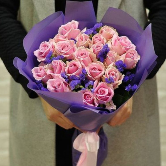 Букет из 25 розовых роз со статицей  в Москве