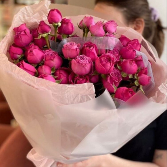 Букет из 7 розовых пионовидных роз в Москве