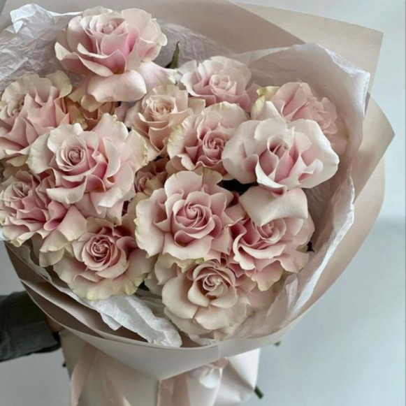 Букет 15 французских роз с упаковкой в Москве