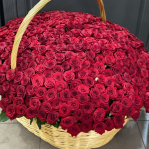 Большая корзина 301 красная роза