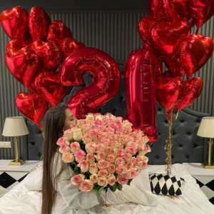Букет 101 розовая роза с набором шаров цифры и сердца
