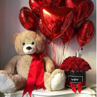 Подарочный набор красные розы в коробке, мишка и шары сердца