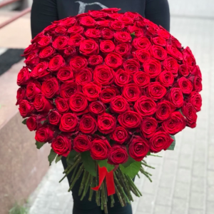 Букет 101 красная роза с лентами