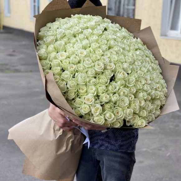 Большой букет 201 белая роза с упаковкой в Москве
