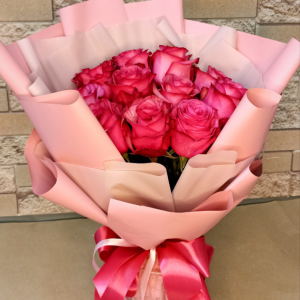 Букет 11 розовых с нежным оформлением