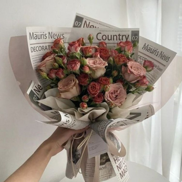 Сборный букет 15 роз в крафте в Москве
