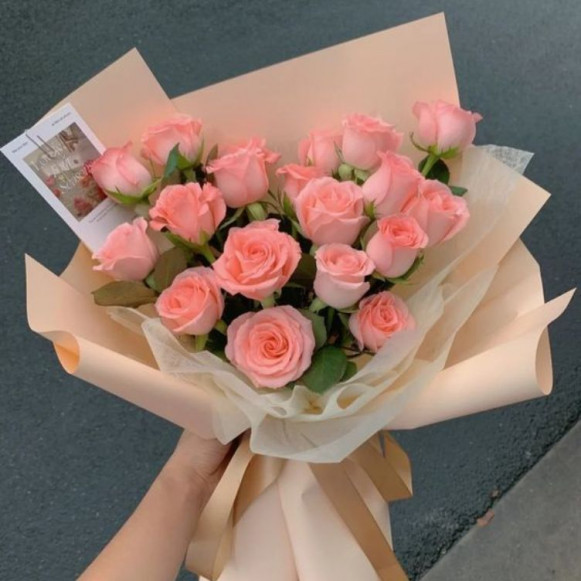 Букет 15 розовых роз с двойной упаковкой в Москве