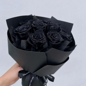 Букет 9 черных роз в черной упаковке