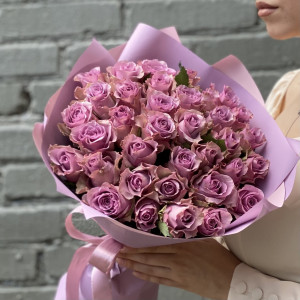 Букет 39 фиолетовых роз Кения с упаковкой