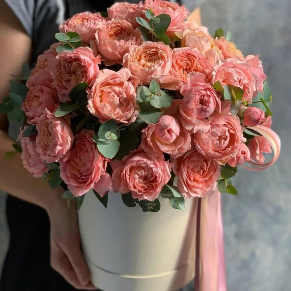 Коробка 11 премиум кустовых пионовидных роз в Москве