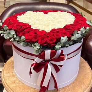 Коробка 151 роза с сердцем 