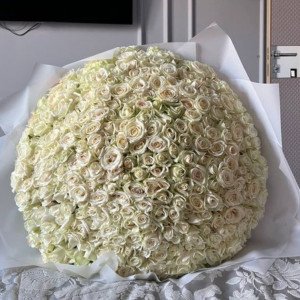 Букет 301 белая роза с упаковкой