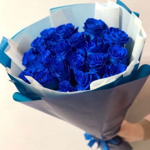 Букет 15 синих роз с упаковкой