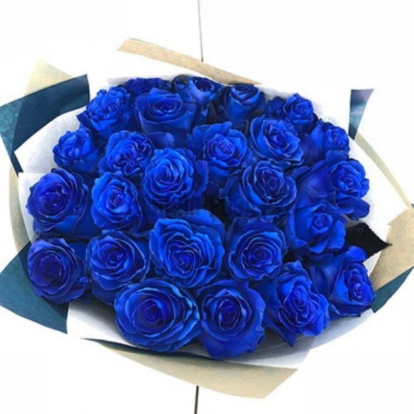 Букет 21 синяя роза с оформлением