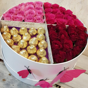 Большая коробка с розами три сорта и конфетами Ферреро Роше